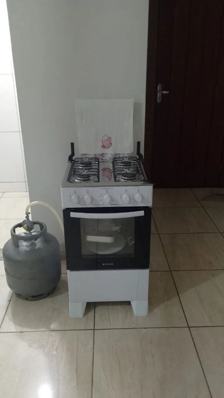 Fogão 4 bocas novíssimo 