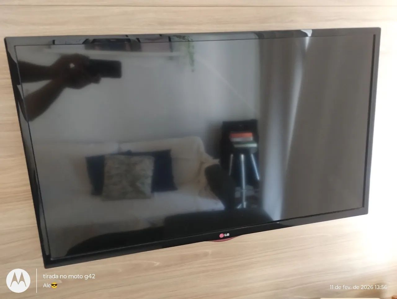 VENDO TV LG COM A TELA TRINCADA, ELA FUICIONA APENAS A TELA FICAR COLORIDA DEVIDO A TRINCA