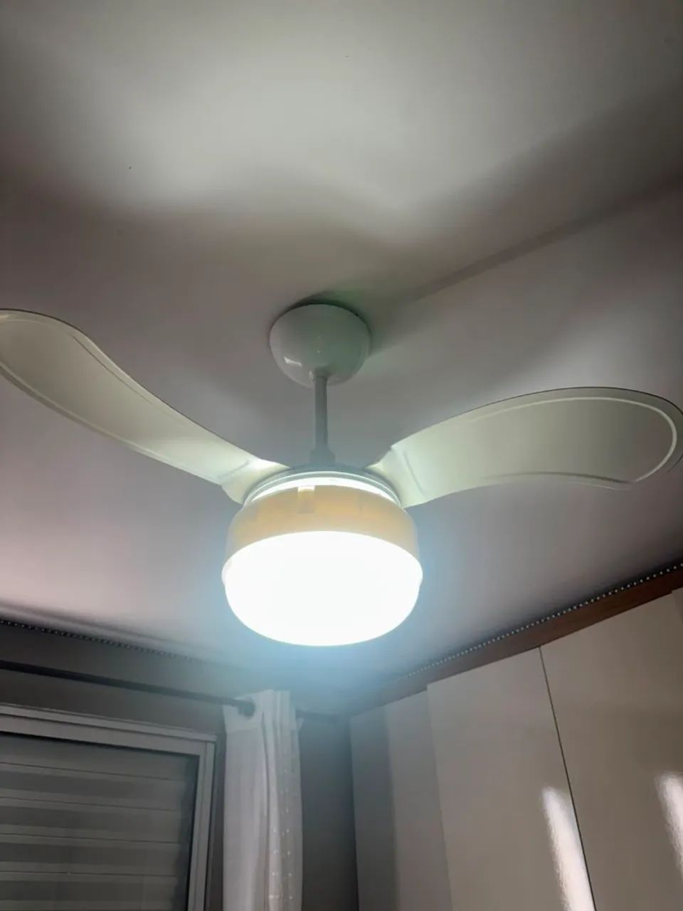 Ventilador de Teto 3 Pás com Luminária - Branco