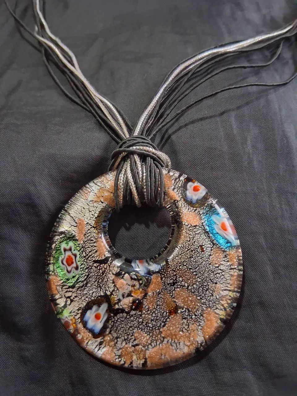 Vendo lindo colar antigo com pingente de murano italiano  - Foto 2