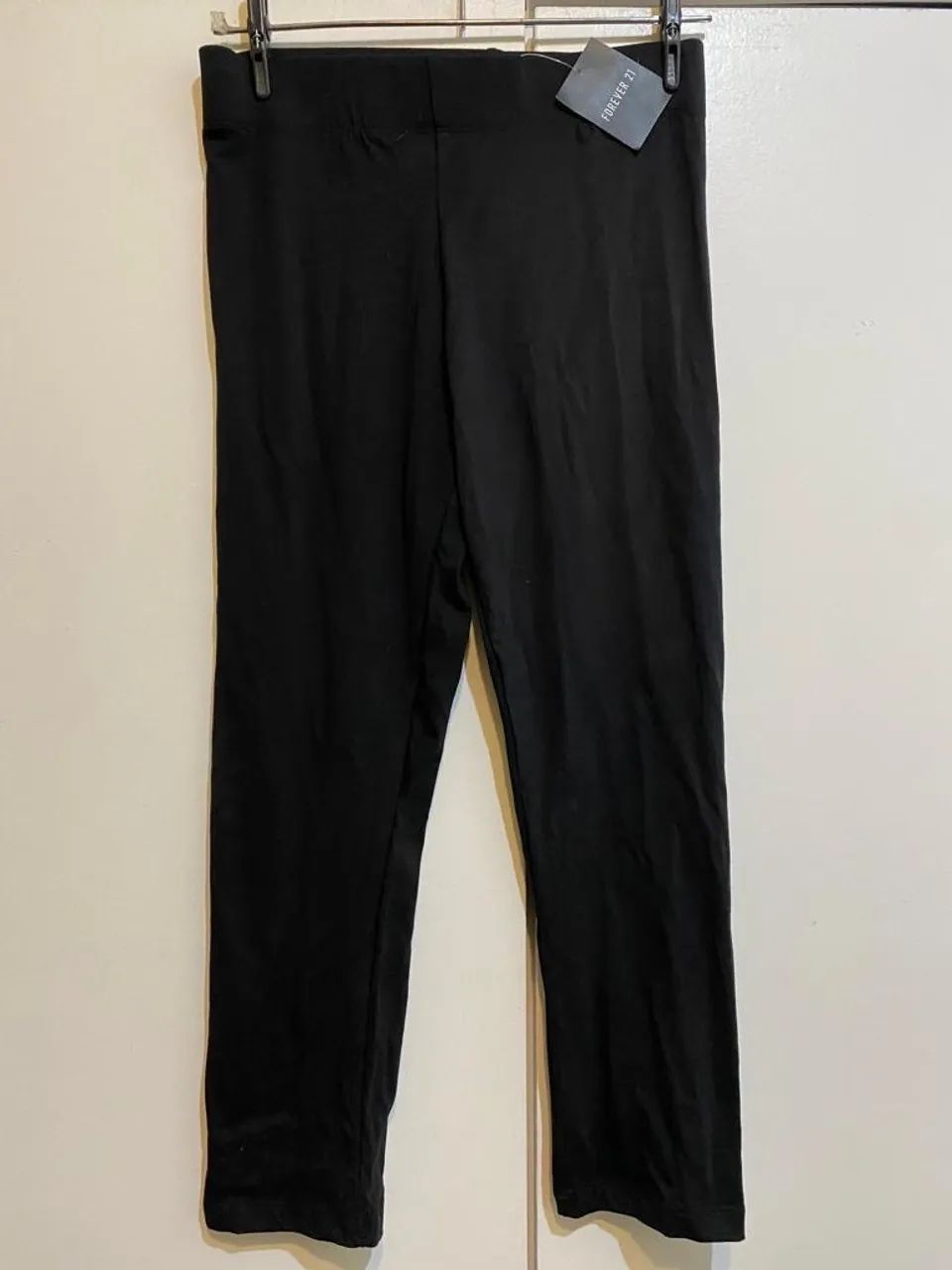 Legging  mais curta Forever 21 nova com etiqueta ( veste P/M) 