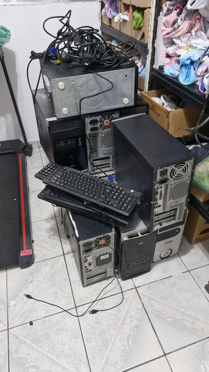 Lote de computador e monitores