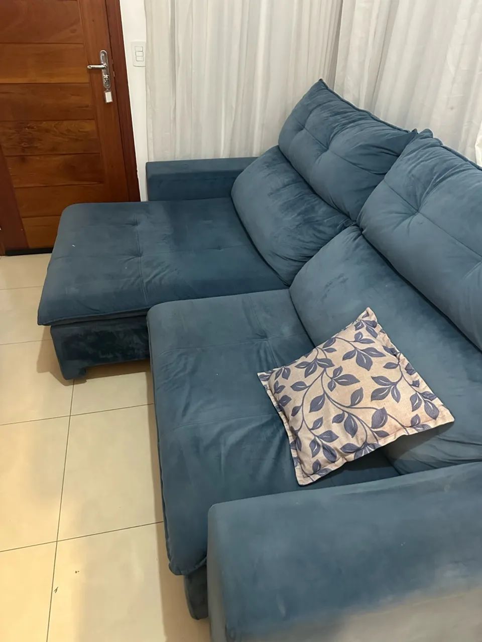 Vendo Conjunto de Sala: Sofá, Painel e Banquetas brinde almofada.  - Foto 3