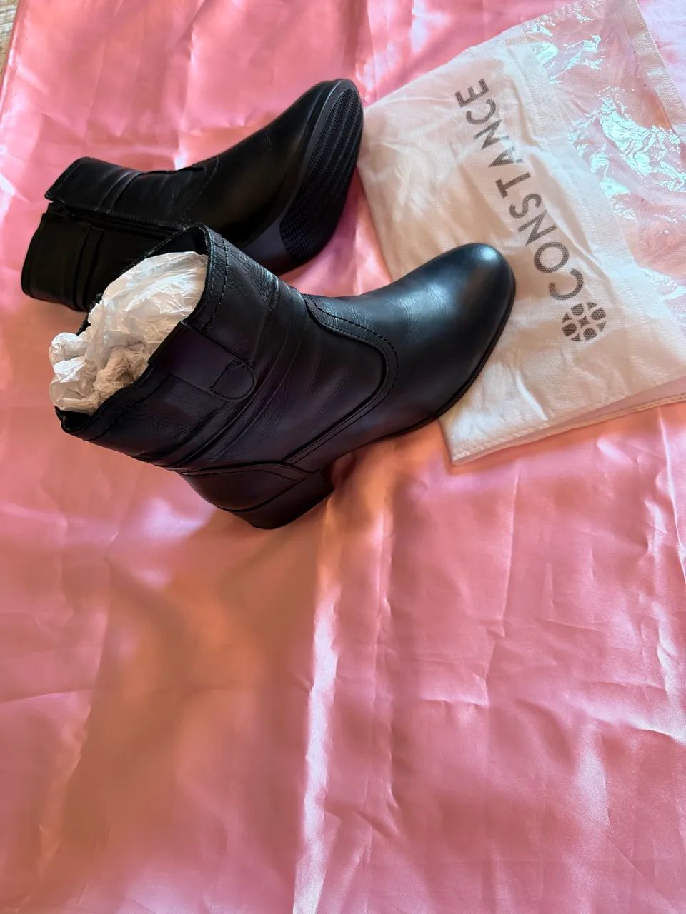 Bota Preta Constance - Salto 4cm | Confortável e Elegante - Foto 4