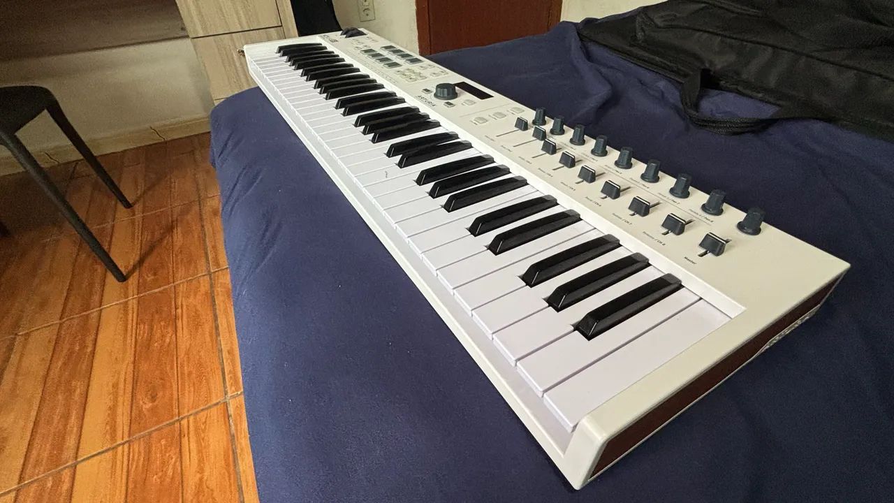 Arturia KeyLab 61 - Impecável + Capa | Aceito Propostas - Foto 2