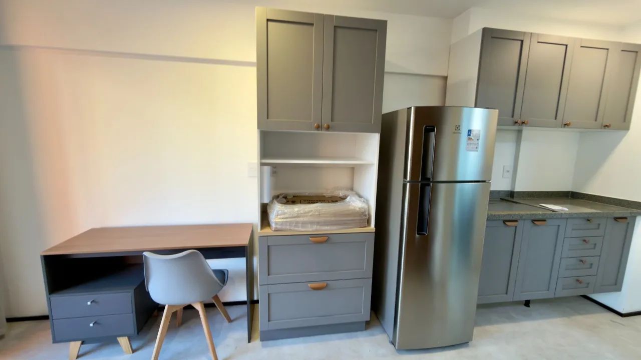 Studio com 32 metros com varanda mobiliado ao lado da PUc - Foto 5