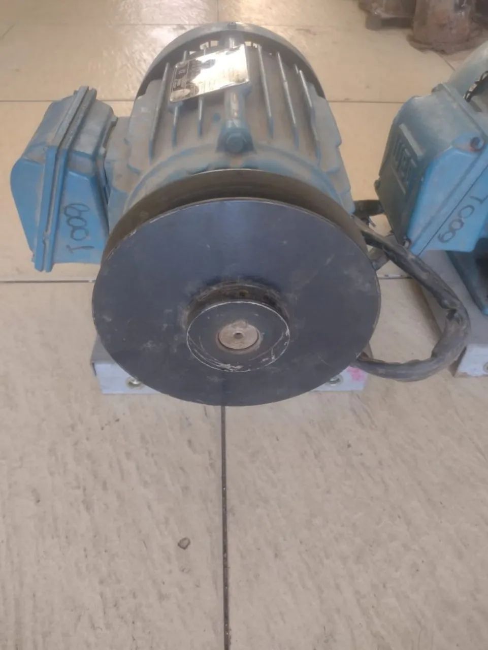 Motor Weg A22 Plus 3,0 CVN 220/380V - Foto 5