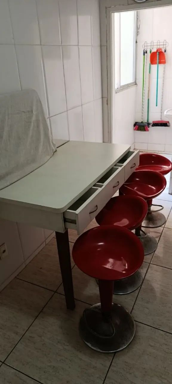Vendo Mesa E 4  Banquetas. - Foto 4