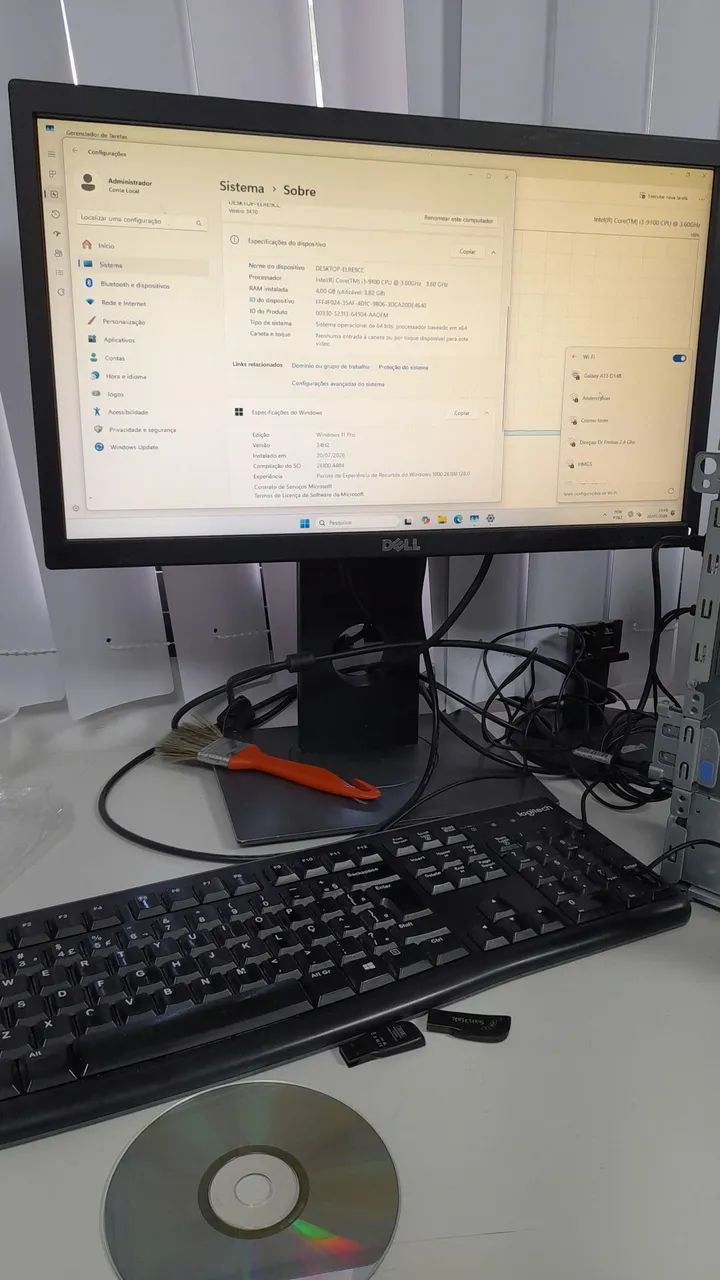 Monitor Dell 20 polegadas, com ajuste de regulagem.