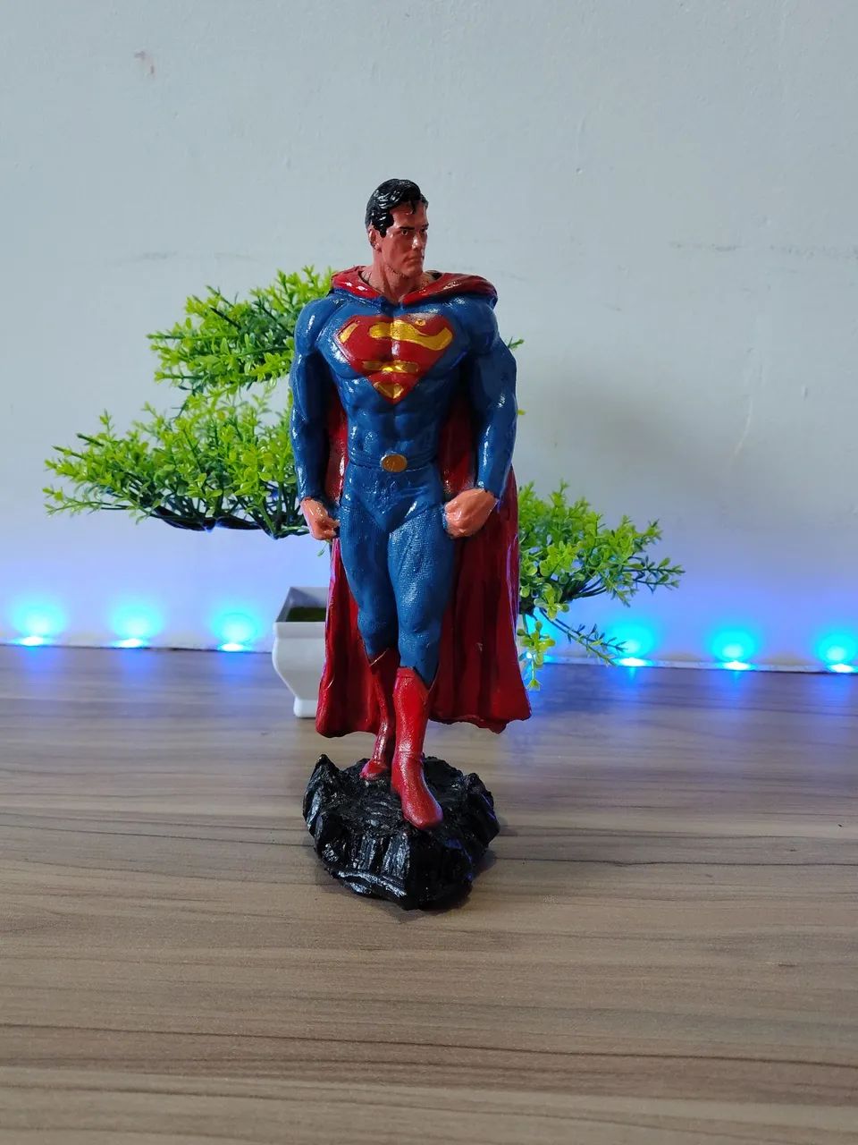 BONECO SUPER HOMEN COLECIONÁVEL EM RESINA  - Foto 4