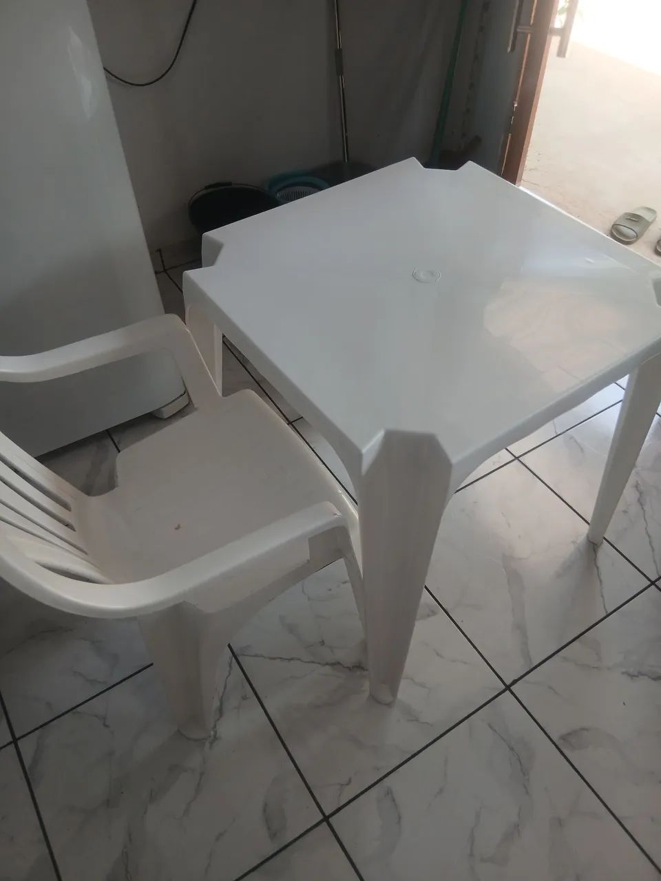 Mesa com uma cadeira - Foto 2