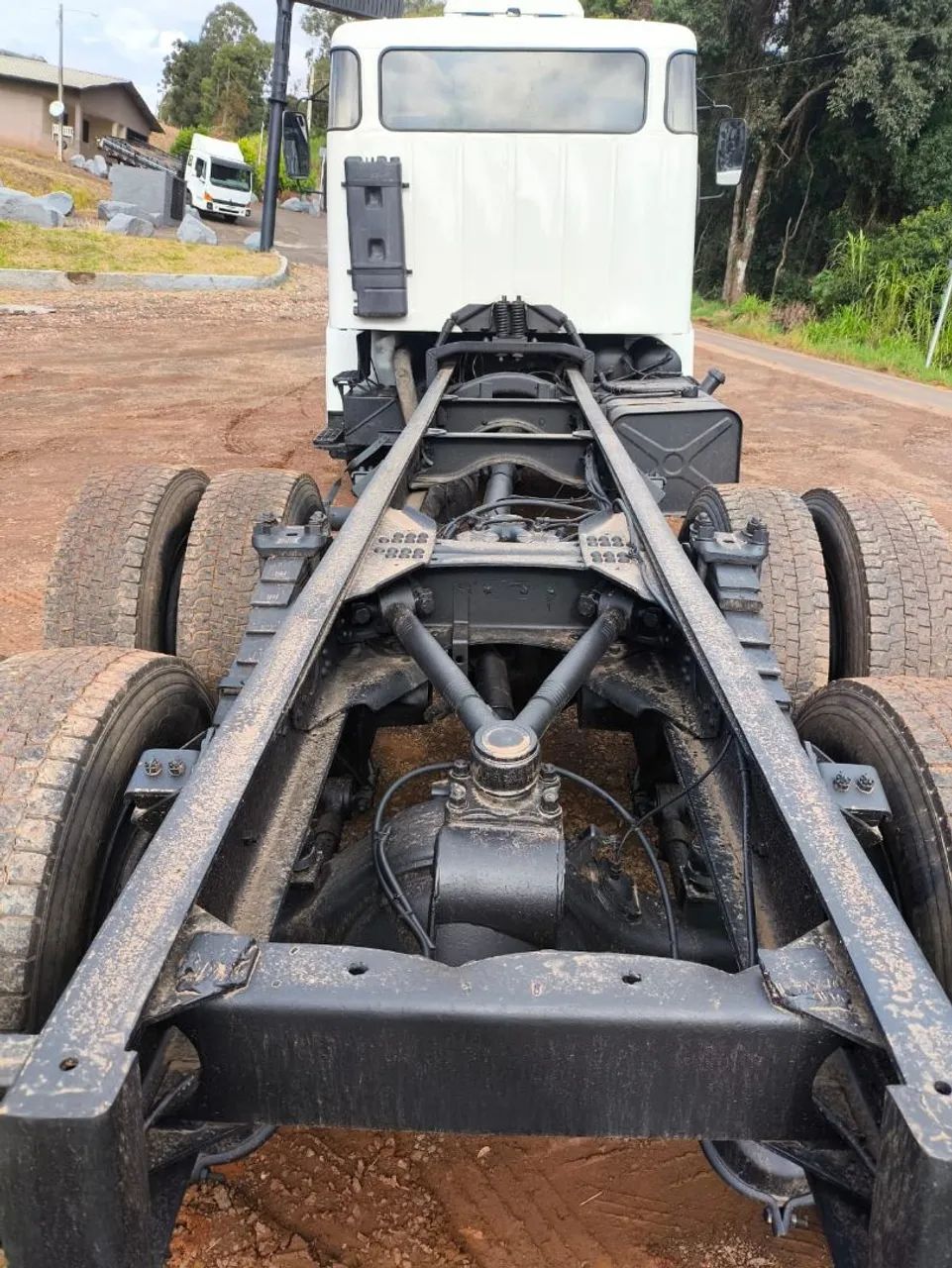 Volvo N10 Traçado 6x4 caçamba  - Foto 7