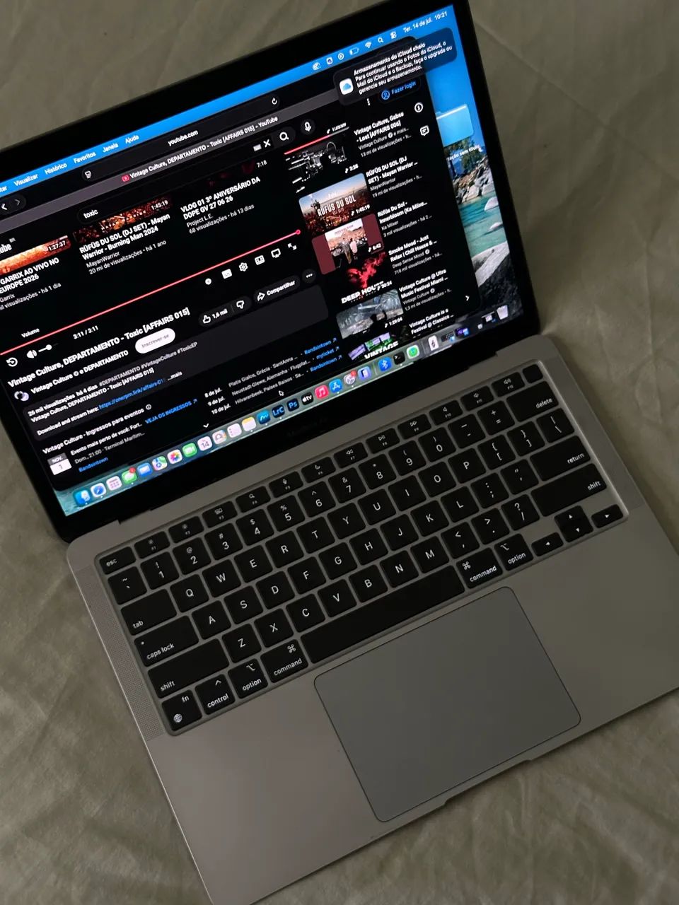 Macbook