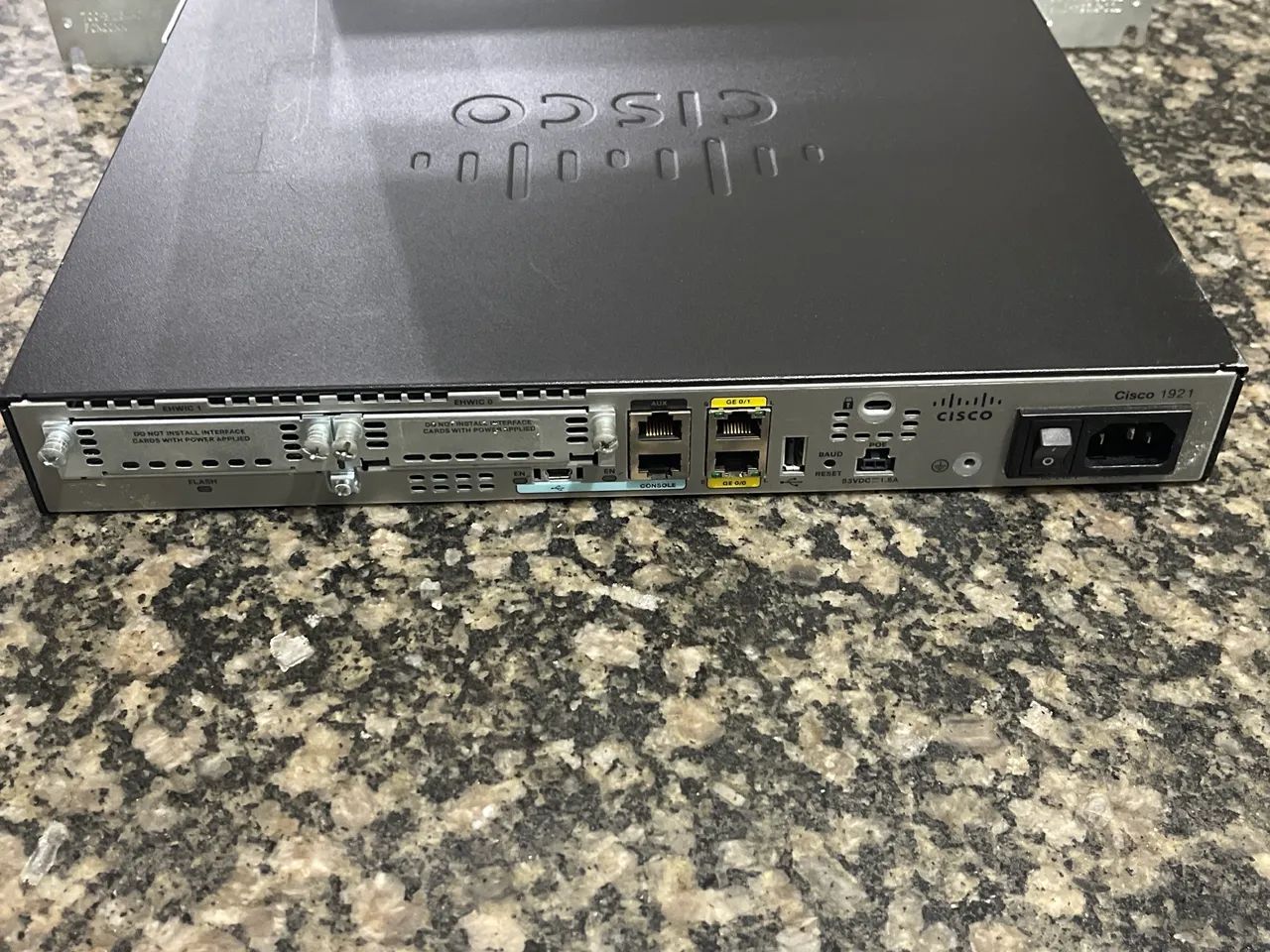 Roteador profissional Cisco 1900 Series ( modelo : 1921 ) - Foto 2