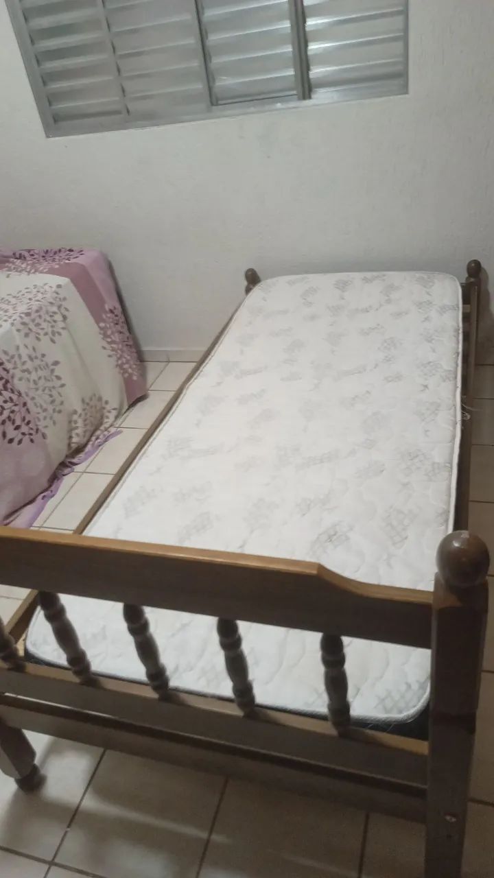 Cama de solteiro com colchao