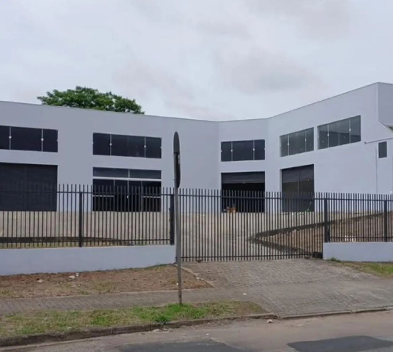LOCAÇÃO DE SALAS COMERCIAIS - XAXIM - Curitiba - PR