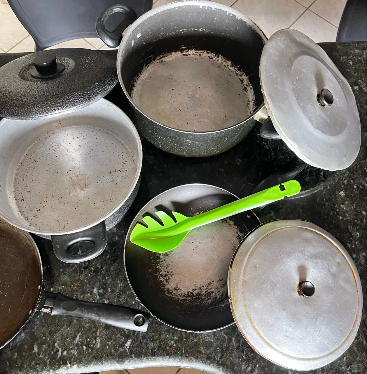 5 panelas com tampas - Foto 5