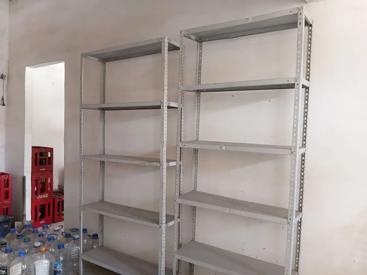Vende-se duas prateleiras