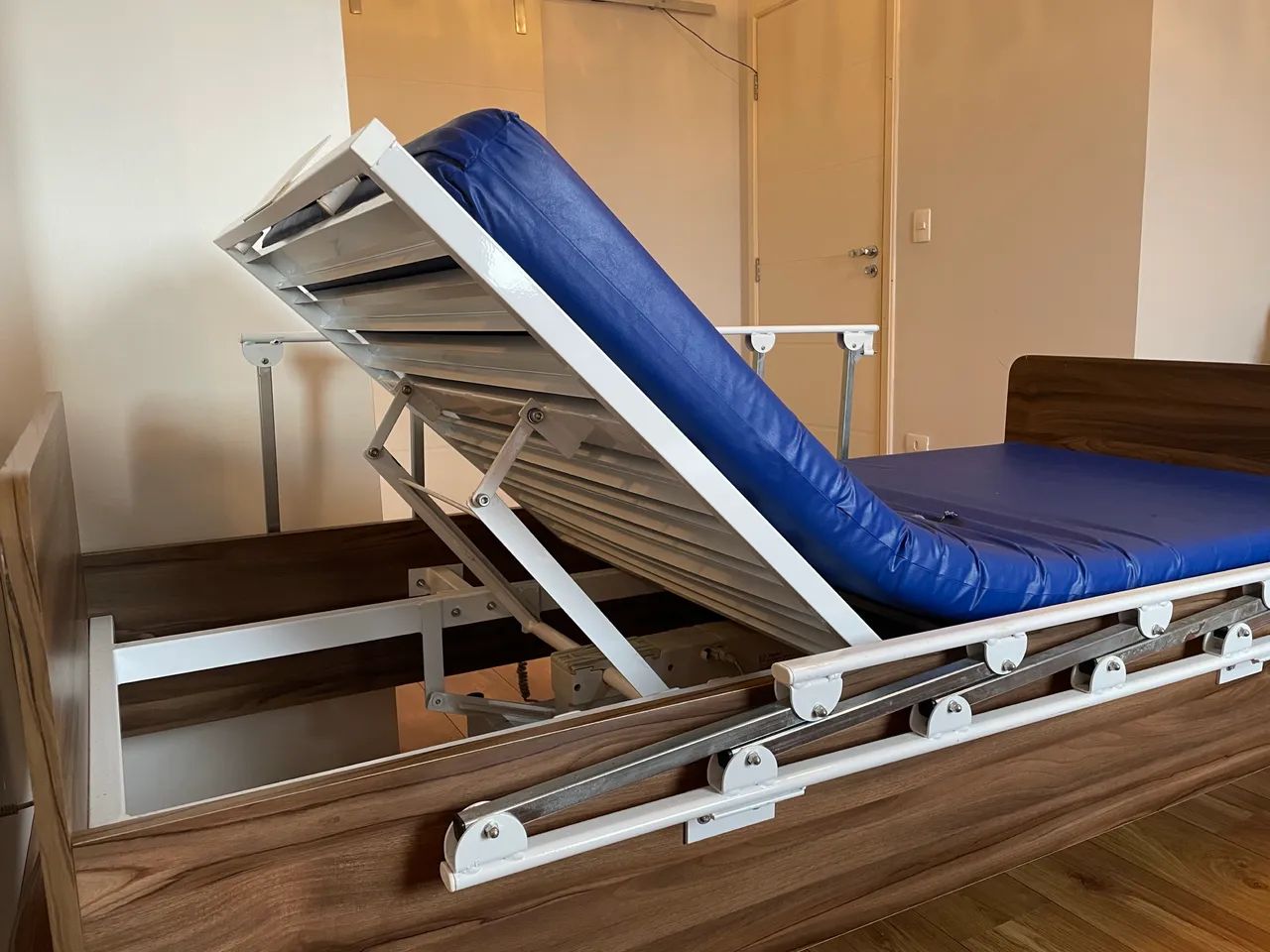Cama Hospitalar Elétrica Articulada com Controle + Colchão - Foto 3
