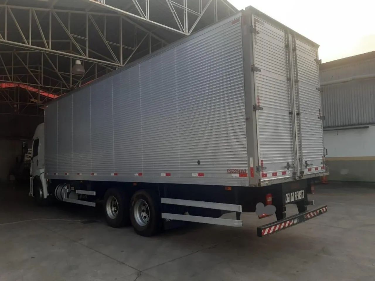 CONSTELATION 25-320 ANO 2012 TRUCK - Foto 2