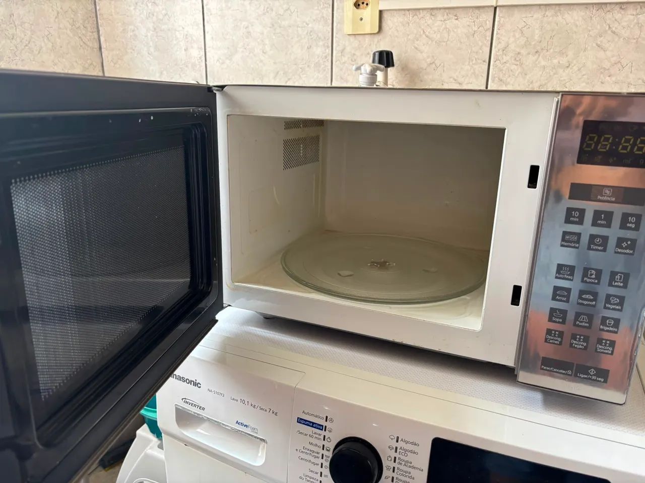 Vendo micro-ondas Panasonic 32 litros - Foto 2