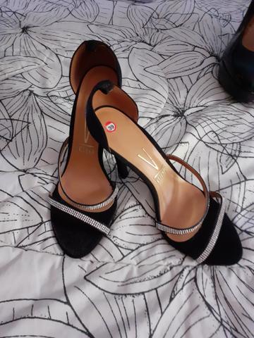 Sapatos semi novos