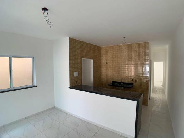 Belíssima casa plana nova de 03 quartos - Foto 7