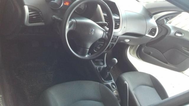 Peugeot 207 prata 1.4 completo único dono - Foto 7