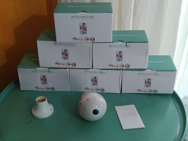 Lâmpada Led com Câmera Wi-Fi panorâmica 360°
