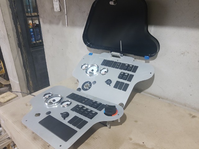 Painel de comando da retroescavadeira JBC 3C cab. Aberta / fechada p/n 128/P6194