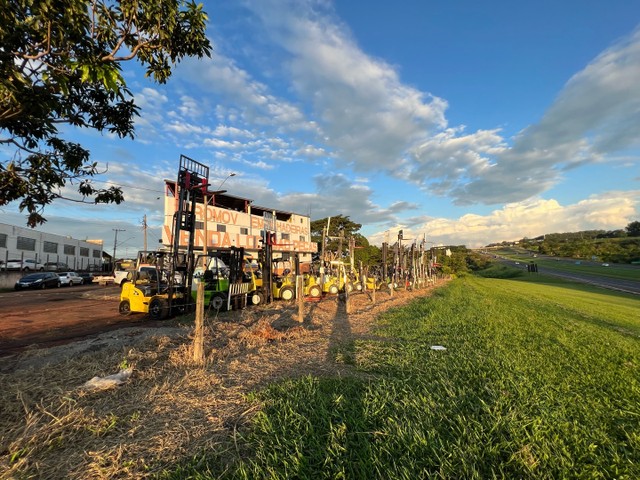Empilhadeira somente em concessionária estabelecida
