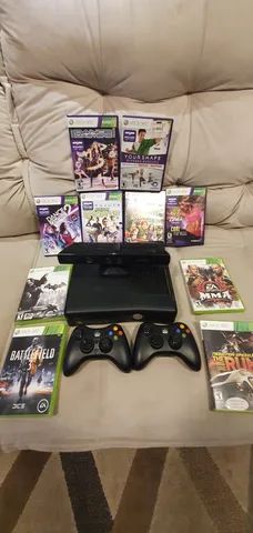 XBOX 360 slim COM 10 jogos e duas manetes e kinet - Videogames