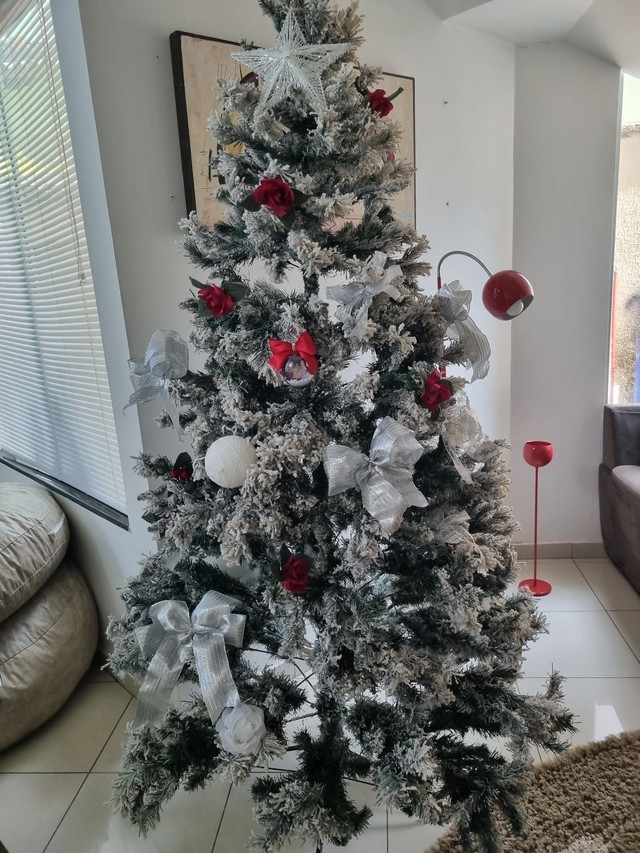 Árvore de Natal nevada decorada - Móveis - Residencial Granville, Goiânia 1154721935 | OLX Árvore de Natal nevada decorada - Móveis - Residencial Granville, Goiânia 1154721935 | OLX