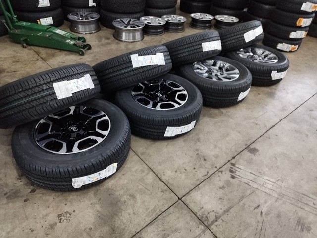 PROMOÇÃO RODA HILUX SRX 2023 C/ PNEU À BASE DE TROCA - Foto 4