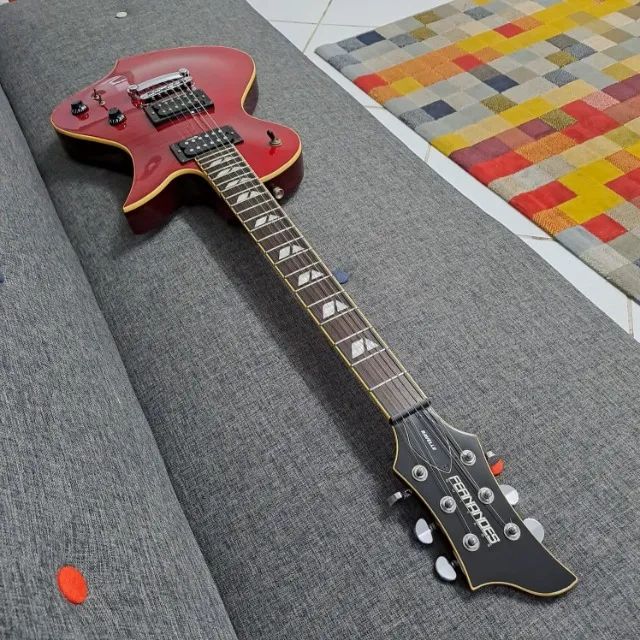 Guitarra Fernandes Revelle Elite com Sustainer Infinito