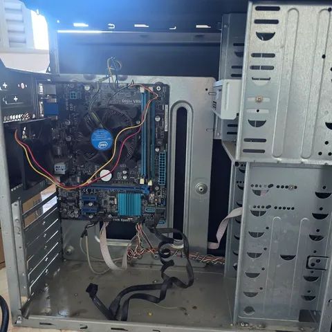 Gabinete com unidade de DVD + peças (falta placa e HD)