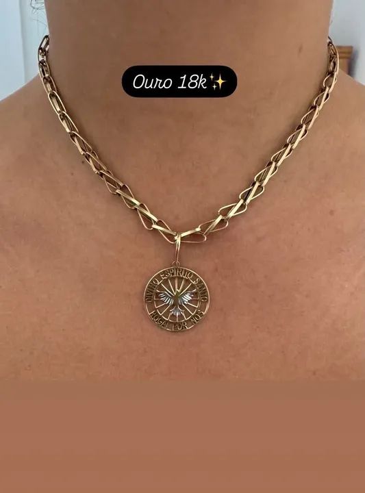 Colar com pingente de pomba em ouro 18k