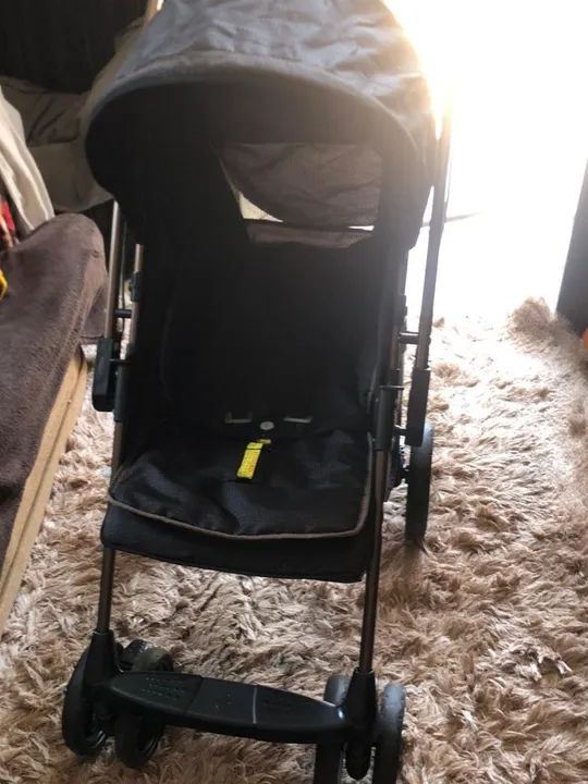 Carrinho de Bebê Dobrável em Ótimo Estado - Foto 2