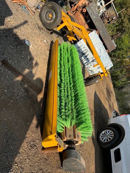 Distribuidor de Agregados e Vassoura Mecânica - Foto 5