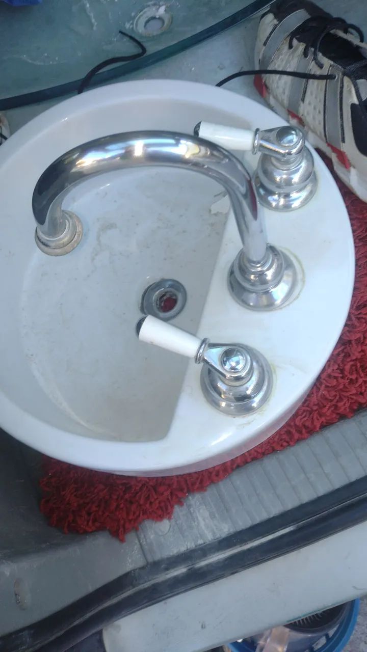 Cubas de pia redondas com torneiras - Foto 2