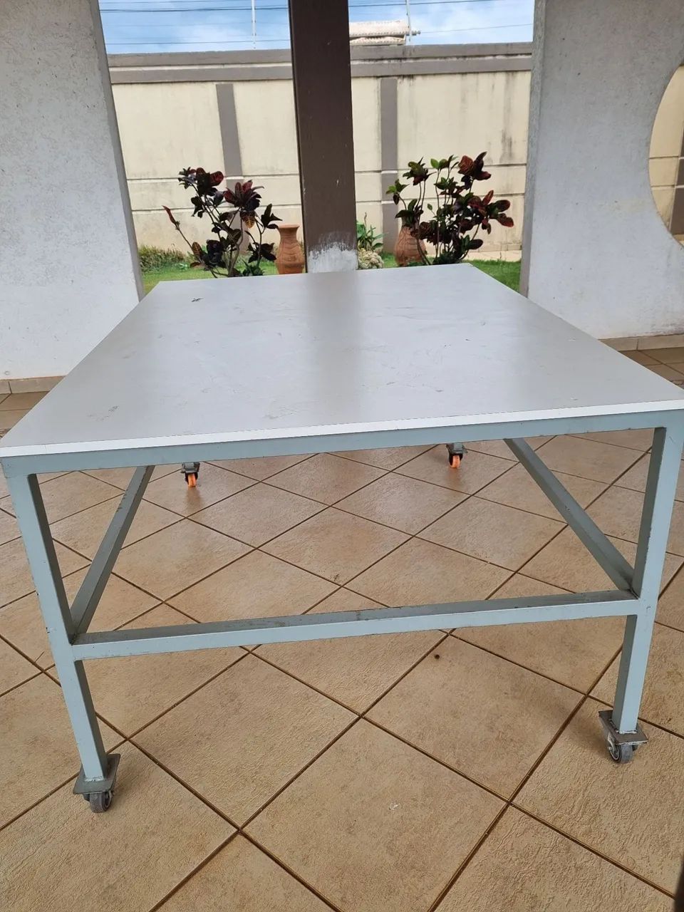 Sorting table with casters420252585443338240