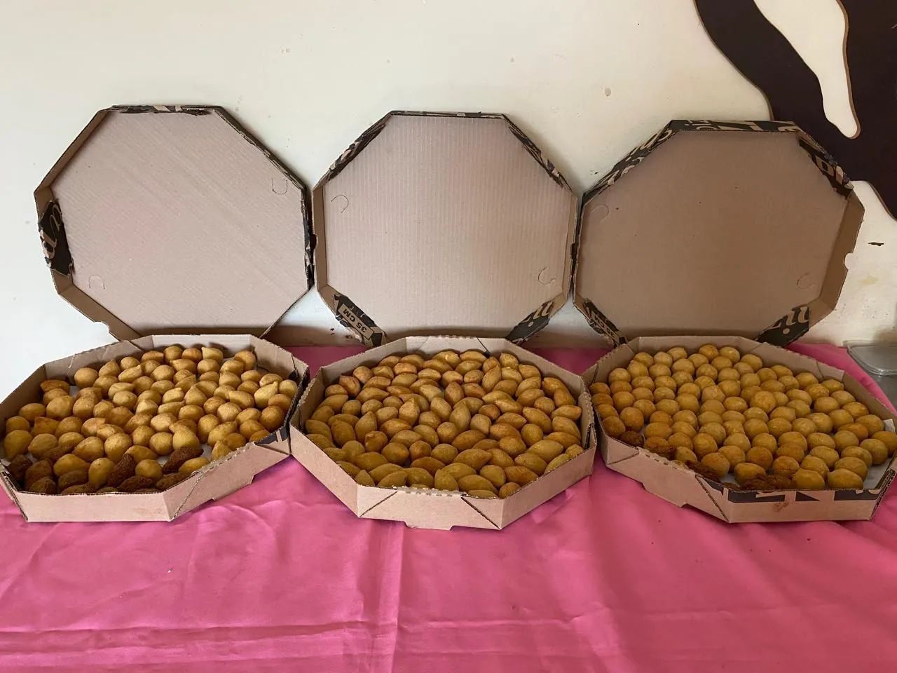 Cento de salgadinhos e docinhos para seu evento  - Foto 2