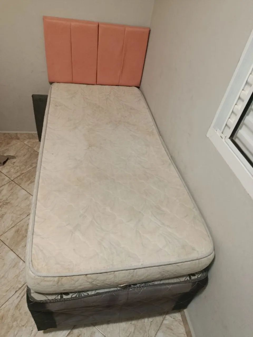 Single bed with headboard64330587040513125