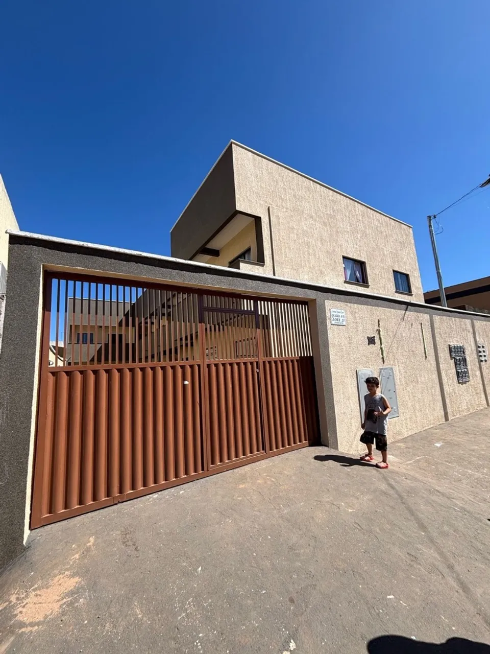 Aluga-se Apartamento com vaga de garagem próximo ao shopping águas lindas