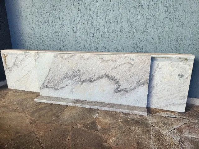 Bancada de Mármore Bege - 2 Peças Usadas em Ótimo Estado (2,16m x 50cm e 1,19m x 50cm)