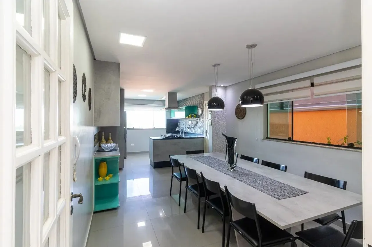 Casa tipo para venda em Parque São Domingos com 3 quartos, sendo 2 suítes, 231m²