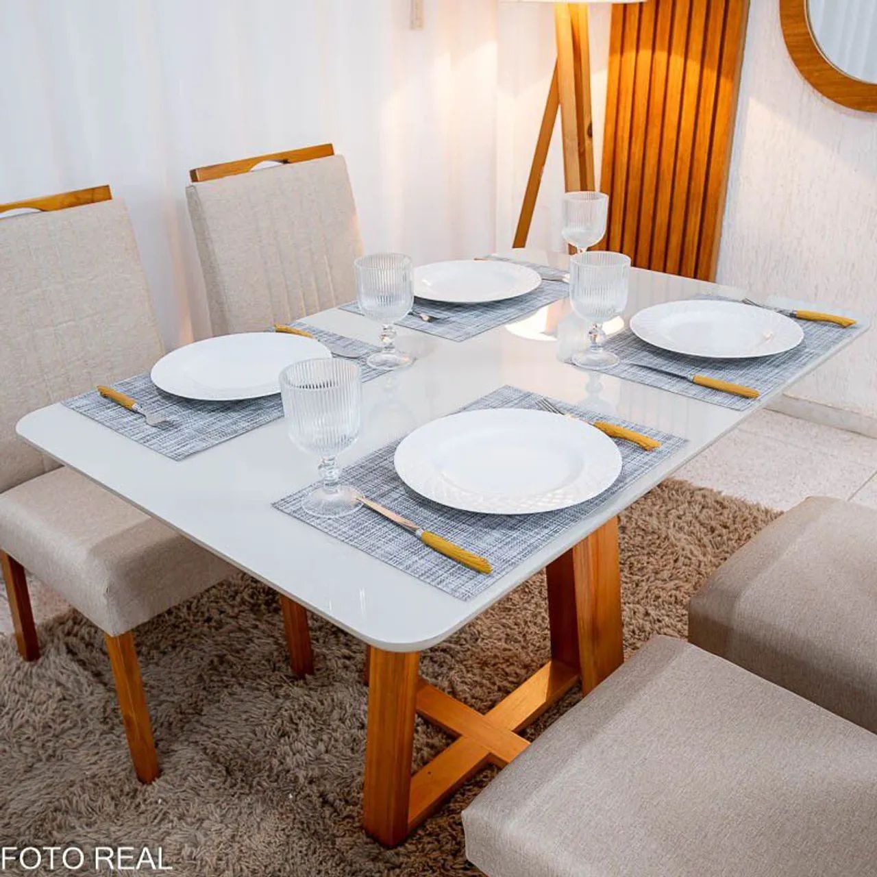 MESA DE JANDAR SUPER DESIGN COM CADEIRAS EM MADEIRA MACIÇA E BASE SURPREENDA-SE!!RF - Foto 3