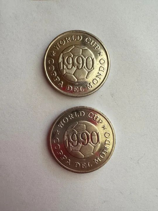 2 moedas World Cup 1990 Romênia e Coréia do Sul - Antiguidades