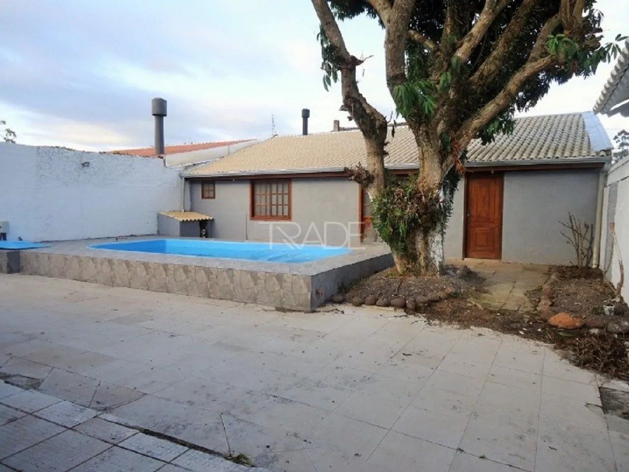 Casa de 3 dormitórios, sendo 1 suíte, pátio com piscina, no bairro Guarujá, Zona Sul de Po - Foto 3