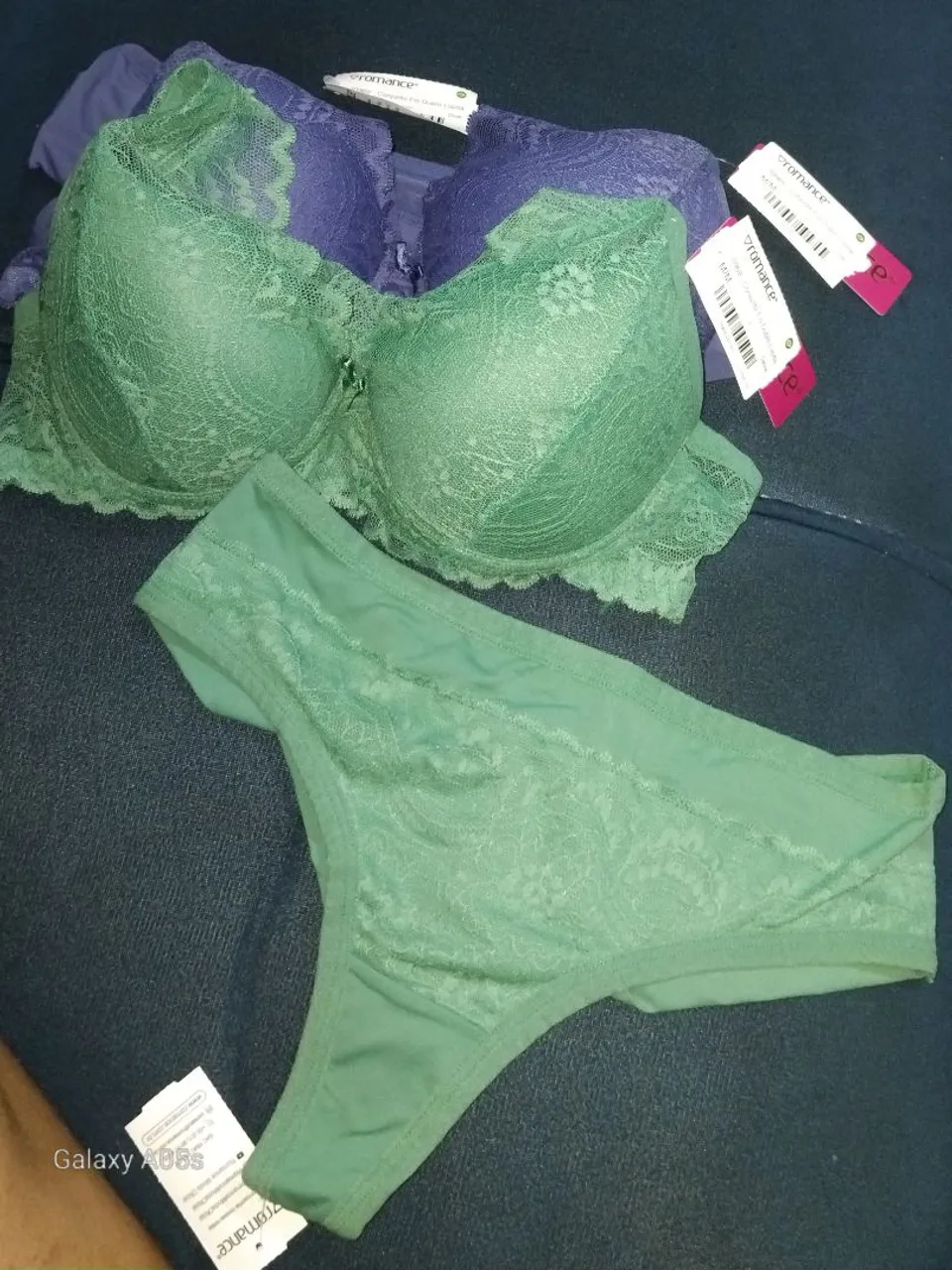 Conjunto de lingerie verde-água com renda